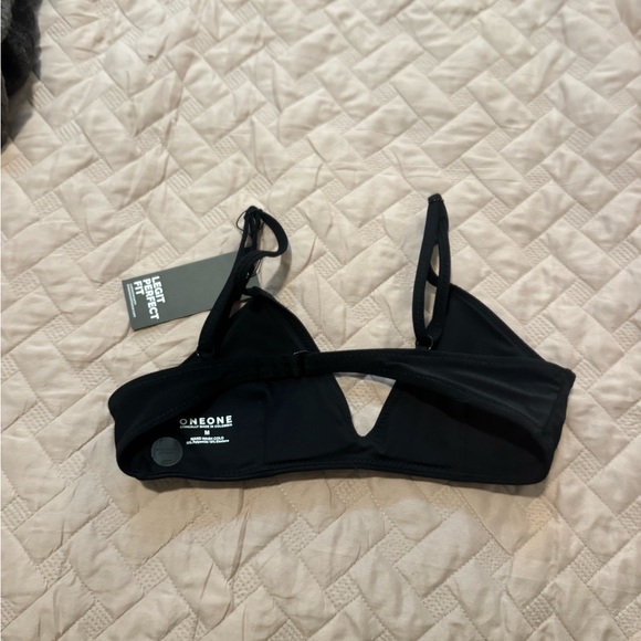 OneOne Lara Top - Picture 2 of 3